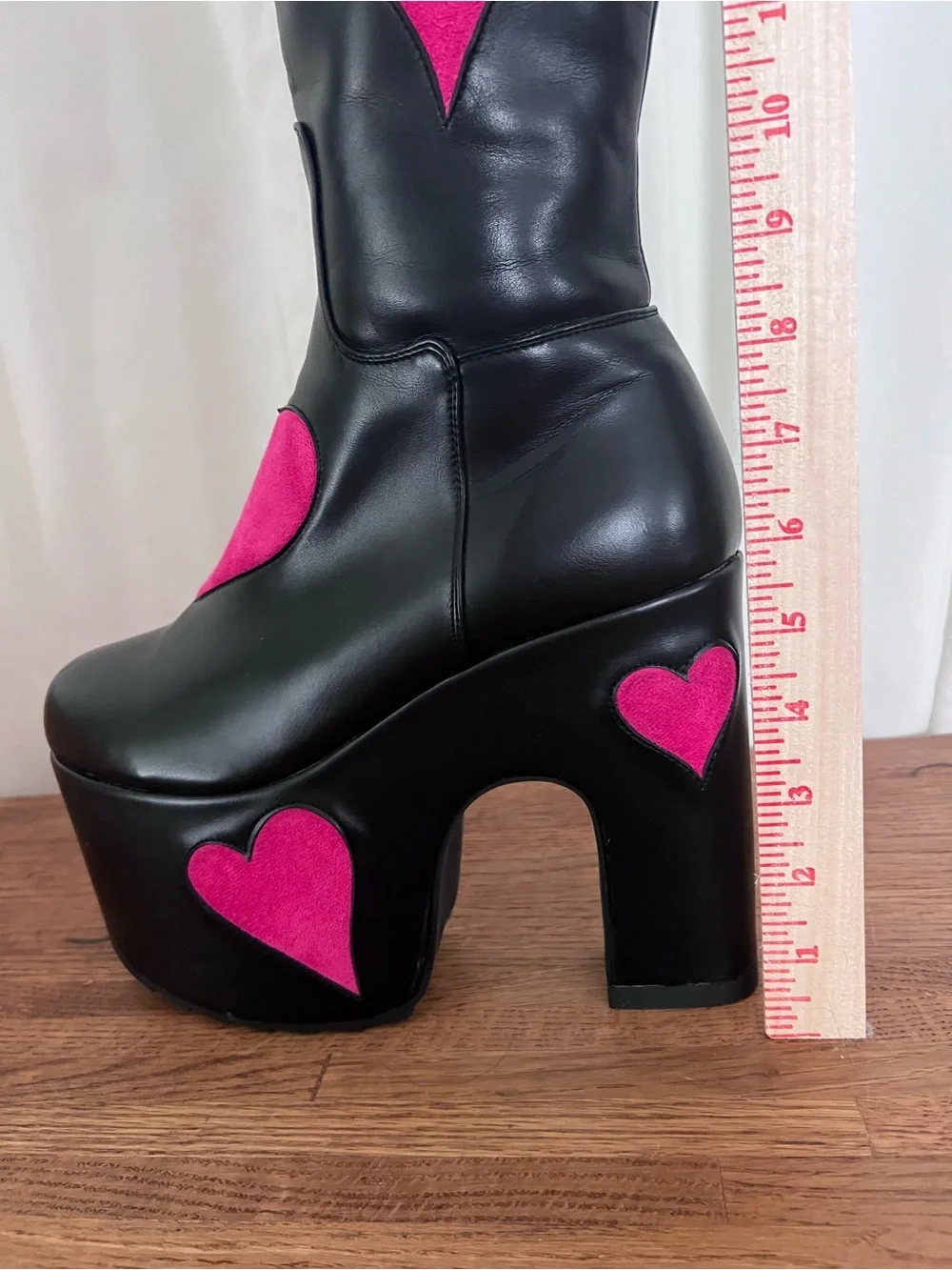 La Moda statement knee